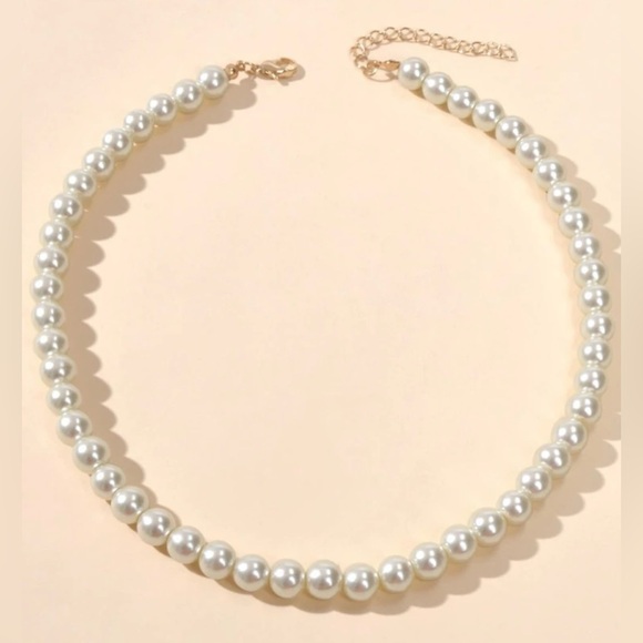 Synthetic pearl necklace 15 inches long - Picture 1 of 4